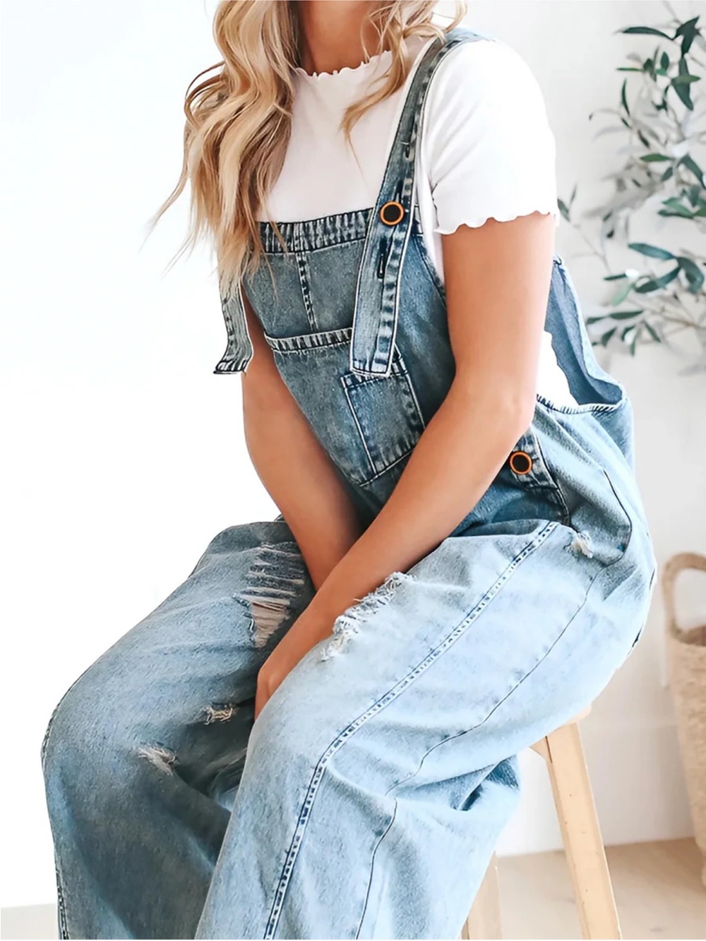 NWT: Easel Distressed Oversized Denim Cropped Wide Leg Jumper Overalls• Small - Picture 4 of 7